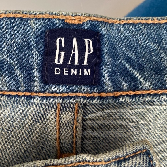 Gap denim women distressed fringed hem mini skirt. Size 33 waist. Pre-owned. - Picture 4 of 8